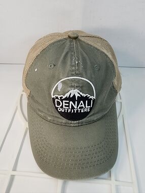 Vintage Danali outfitters  adult Snap Back Mesh Baseball Cap.